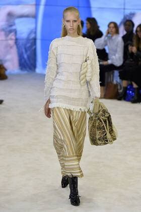 212013 Marineau Starface 2016-09-30 Paris France Paris Fashion week. Pret-a-porter printemps-ete 2017. Defile Loewe. Loewe , spring -summer 2017 Paris, France Paris Fashion week. Ready-to-wear spring-summer 2017 Defile Loewe. Editorial Use Only _sans_perso  Copyright: xMarineaux STAR_212013_010