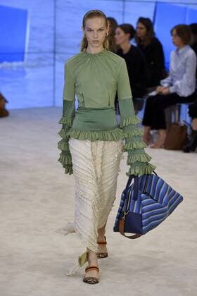 212013 Marineau Starface 2016-09-30 Paris France Paris Fashion week. Pret-a-porter printemps-ete 2017. Defile Loewe. Loewe , spring -summer 2017 Paris, France Paris Fashion week. Ready-to-wear spring-summer 2017 Defile Loewe. Editorial Use Only _sans_perso  Copyright: xMarineaux STAR_212013_033