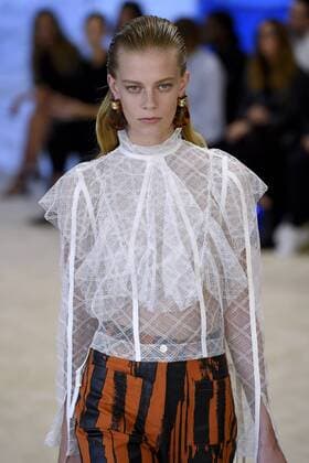 212013 Marineau Starface 2016-09-30 Paris France Paris Fashion week. Pret-a-porter printemps-ete 2017. Defile Loewe. Loewe , spring -summer 2017 Paris, France Paris Fashion week. Ready-to-wear spring-summer 2017 Defile Loewe. Editorial Use Only _sans_perso  Copyright: xMarineaux STAR_212013_039