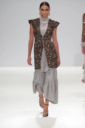 Bilder des Tages London Fashion Week - Rocky Star Modenschau September 30, 2016 - London, United Kingdom - A model walks the runway at the Rocky Star show during London Fashion Week Spring Summer collections 2017 on September 16, 2016 in London, United Kingdom. London United Kingdom  - ZUMAn230