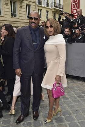 Paris Fashion Week - Prominente vor der Christian Dior Modenschau Steve et Marjorie Harvey CELEBRITES : Modenschau Christian Dior - Paris - 30 09 2016 JBAutissier Panoramic 