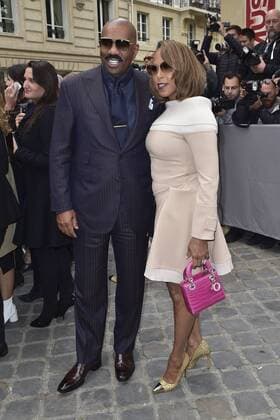 Paris Fashion Week - Prominente vor der Christian Dior Modenschau Steve et Marjorie Harvey CELEBRITES : Modenschau Christian Dior - Paris - 30 09 2016 JBAutissier Panoramic 
