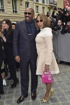 Paris Fashion Week - Prominente vor der Christian Dior Modenschau Steve et Marjorie Harvey CELEBRITES : Modenschau Christian Dior - Paris - 30 09 2016 JBAutissier Panoramic 