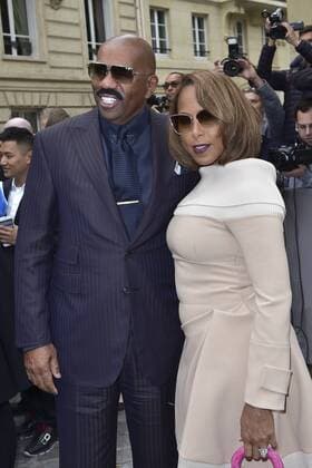 Paris Fashion Week - Prominente vor der Christian Dior Modenschau Steve et Marjorie Harvey CELEBRITES : Modenschau Christian Dior - Paris - 30 09 2016 JBAutissier Panoramic 