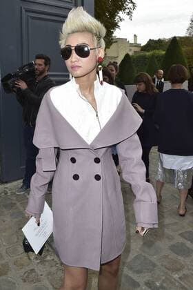 Paris Fashion Week - Prominente vor der Christian Dior Modenschau Esther Quek CELEBRITES : Modenschau Christian Dior - Paris - 30 09 2016 JBAutissier Panoramic 