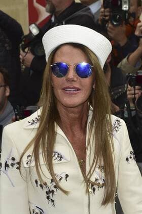 Paris Fashion Week - Prominente vor der Christian Dior Modenschau Anna Dello Russo CELEBRITES : Modenschau Christian Dior - Paris - 30 09 2016 JBAutissier Panoramic 