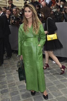 Paris Fashion Week - Prominente vor der Christian Dior Modenschau Miroslava Duma CELEBRITES : Modenschau Christian Dior - Paris - 30 09 2016 JBAutissier Panoramic 
