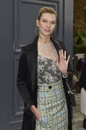 Paris Fashion Week - Prominente vor der Christian Dior Modenschau Karlie Kloss CELEBRITES : Modenschau Christian Dior - Paris - 30 09 2016 JBAutissier Panoramic 