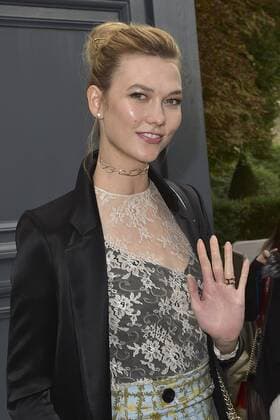 Paris Fashion Week - Prominente vor der Christian Dior Modenschau Karlie Kloss CELEBRITES : Modenschau Christian Dior - Paris - 30 09 2016 JBAutissier Panoramic 
