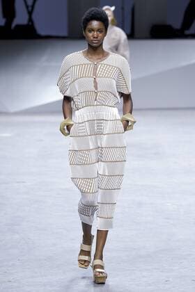 Paris Fashion Week - Issey Miyake Modenschau 212025 Marineau Starface 2016-09-30 Paris France Paris Fashion Week. Défilé PAP Printemps-Eté 2017. Issey Miyake. Editorial use only  Copyright: xMarineaux STAR_212025_016