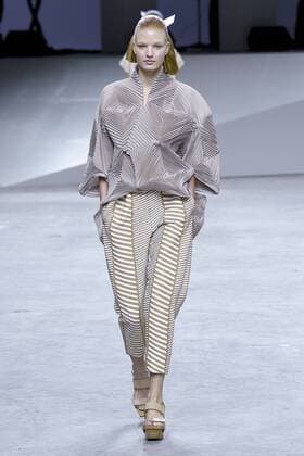 Paris Fashion Week - Issey Miyake Modenschau 212025 Marineau Starface 2016-09-30 Paris France Paris Fashion Week. Défilé PAP Printemps-Eté 2017. Issey Miyake. Editorial use only  Copyright: xMarineaux STAR_212025_017
