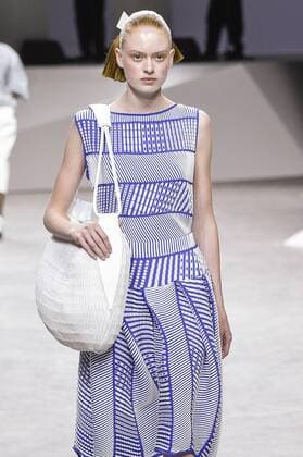Paris Fashion Week - Issey Miyake Modenschau 212025 Marineau Starface 2016-09-30 Paris France Paris Fashion Week. Défilé PAP Printemps-Eté 2017. Issey Miyake. Editorial use only  Copyright: xMarineaux STAR_212025_026