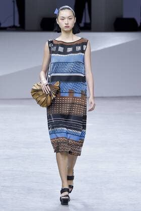 Paris Fashion Week - Issey Miyake Modenschau 212025 Marineau Starface 2016-09-30 Paris France Paris Fashion Week. Défilé PAP Printemps-Eté 2017. Issey Miyake. Editorial use only  Copyright: xMarineaux STAR_212025_035