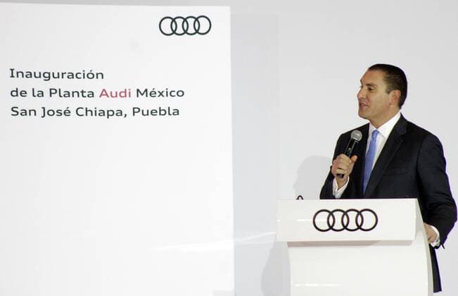 Einweihung des neuen Werks der Audi AG in Mexiko September 30, 2016 - Mexico - EUM20160930ECO01.JPG.SAN JOSE CHIAPA - Gouverneur Rafael Moreno Valle während der Einweihung des neuen Werks der Audi AG in Mexiko, 30. September 2016.  - ZUMAu78_