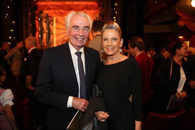 SCHIKANEDER Weltpremiere Wien, Raimundtheater, 30. 09. 2016 Hannes NEDBAL mit Frau