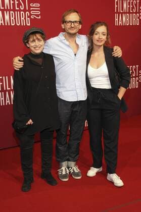 Katharina Thalbach, Milan Peschel und Nellie Thalbach bei der Premiere von Wir sind die Rosinskis auf dem 24. Filmfest Hamburg 2016 im Cinemaxx am Dammtor. Hamburg, 30.09.2016 Foto:xgbrcix xFuturexImage