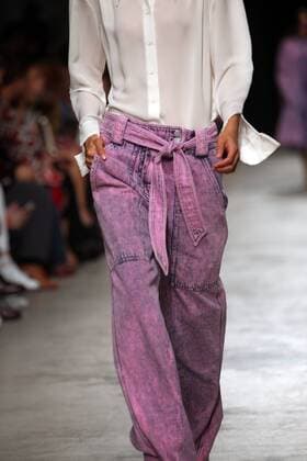 A model takes to the catwalk during the presentation of Veronique Leroy s show as part of the Spring-Summer 2017 Paris Fashion Week on October 1, 2016.  PAR20161001105 MAYAxVIDON-WHITE