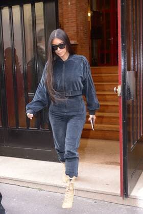 212038 Jones Smith Starface 2016-10-01 Paris France Kim Kardashian s having a walk in Paris, during Fashion Week Kardashian, Kim  Copyright: xJonesxSmithx STAR_212038_003
