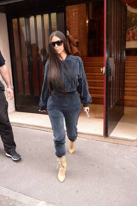 212038 Jones Smith Starface 2016-10-01 Paris France Kim Kardashian s having a walk in Paris, during Fashion Week Kardashian, Kim  Copyright: xJonesxSmithx STAR_212038_006