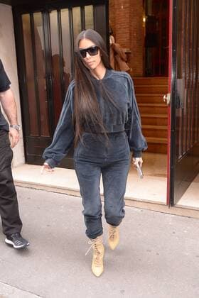 212038 Jones Smith Starface 2016-10-01 Paris France Kim Kardashian s having a walk in Paris, during Fashion Week Kardashian, Kim  Copyright: xJonesxSmithx STAR_212038_007