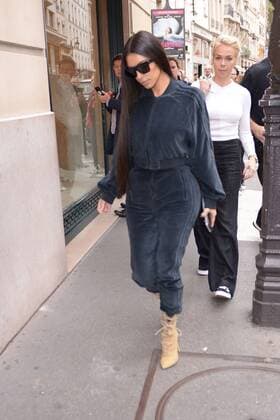 212038 Jones Smith Starface 2016-10-01 Paris France Kim Kardashian s having a walk in Paris, during Fashion Week Kardashian, Kim  Copyright: xJonesxSmithx STAR_212038_012