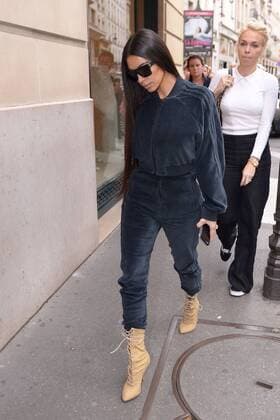 212038 Jones Smith Starface 2016-10-01 Paris France Kim Kardashian s having a walk in Paris, during Fashion Week Kardashian, Kim  Copyright: xJonesxSmithx STAR_212038_013