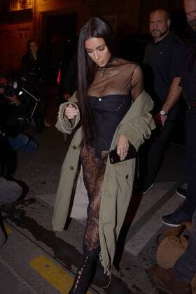 212044 Jones Smith Starface 2016-10-01 France Kim Kardashian is going to have dinner at japanese restaurant Kinu Kardashian, Kim  Copyright: xJonesxSmithx STAR_212044_009