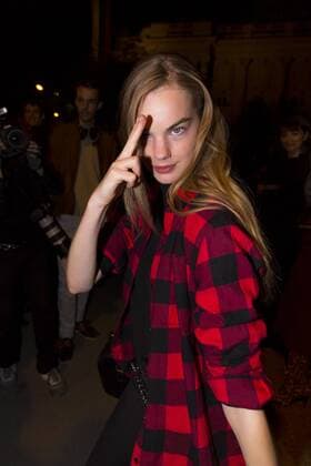 Model - Ankunft zur Modenschau von Nina Ricci - Paris - 01 10 2016 StephenCaillet Panoramic 