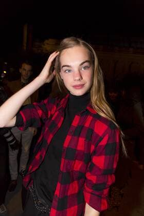 Model - Ankunft zur Modenschau von Nina Ricci - Paris - 01 10 2016 StephenCaillet Panoramic 