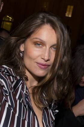 Laetitia Casta - Ankunft zur Modenschau von Nina Ricci - Paris - 01 10 2016 StephenCaillet Panoramic 