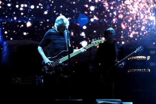 October 1, 2016 - Mexico - EUM20161001ESP17.JPG.CIUDAD DE MEXICO.- Music Musica-Roger Waters.- Concierto de Roger Water, ex integrante de la banda britanica Pink Floyd, en la explanada del zocalo de la Ciudad de Mexico, la noche de este sabado 1 de octubre de 2016.  - ZUMAu78_