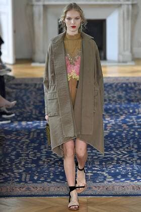 212064 Marineau Starface 2016-10-02 Paris France Paris Fashion Week. Défilé PAP Printemps-Eté 2017. VALENTINO Editorial use only  Copyright: xMarineaux STAR_212064_037