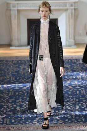212064 Marineau Starface 2016-10-02 Paris France Paris Fashion Week. Défilé PAP Printemps-Eté 2017. VALENTINO Editorial use only  Copyright: xMarineaux STAR_212064_044