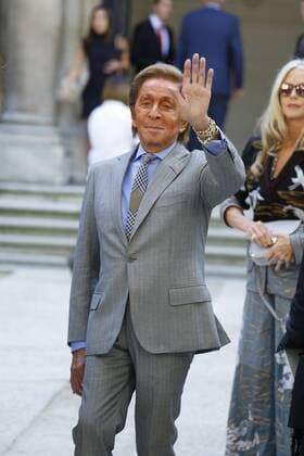 Valentino CELEBRITIES : Ankunft zur Modenschau Valentino - Fashion week - Paris - 02 10 2016 StephenCaillet Panoramic 