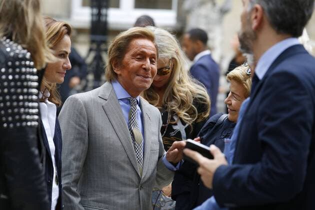 Valentino CELEBRITIES : Ankunft zur Modenschau Valentino - Fashion week - Paris - 02 10 2016 StephenCaillet Panoramic 