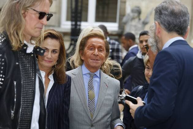 Valentino CELEBRITIES : Ankunft zur Modenschau Valentino - Fashion week - Paris - 02 10 2016 StephenCaillet Panoramic 