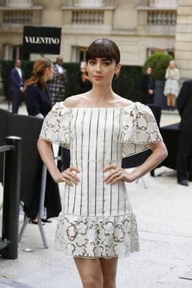 Lily Collins CELEBRITIES : Ankunft zur Modenschau Valentino - Fashion week - Paris - 02 10 2016 StephenCaillet Panoramic 
