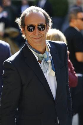 alexandre desplat CELEBRITIES : Ankunft zur Modenschau Valentino - Fashion week - Paris - 02 10 2016 StephenCaillet Panoramic 