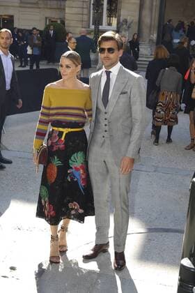 Olivia Palermo et Johannes Huebl CELEBRITIES : Ankunft zur Modenschau Valentino - Fashion week - Paris - 02 10 2016 StephenCaillet Panoramic 