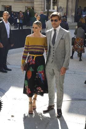 Olivia Palermo et Johannes Huebl CELEBRITIES : Ankunft zur Modenschau Valentino - Fashion week - Paris - 02 10 2016 StephenCaillet Panoramic 