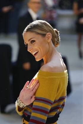 Olivia Palermo CELEBRITIES : Ankunft zur Modenschau Valentino - Fashion week - Paris - 02 10 2016 StephenCaillet Panoramic 