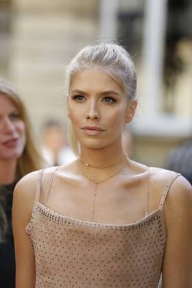 Elena Perminova CELEBRITIES : Ankunft zur Modenschau Valentino - Fashion week - Paris - 02 10 2016 StephenCaillet Panoramic 