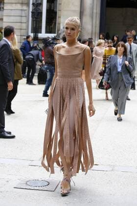 Elena Perminova CELEBRITIES : Ankunft zur Modenschau Valentino - Fashion week - Paris - 02 10 2016 StephenCaillet Panoramic 