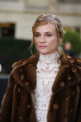 Diane Kruger CELEBRITIES : Ankunft zur Modenschau Valentino - Fashion week - Paris - 02 10 2016 StephenCaillet Panoramic 