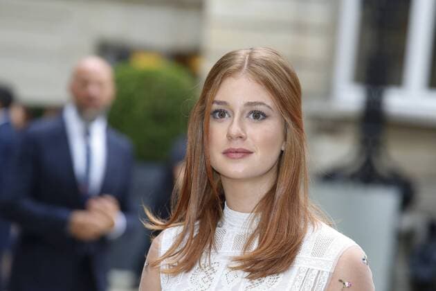 Marina Ruy Barbosa CELEBRITIES : Ankunft zur Modenschau Valentino - Fashion week - Paris - 02 10 2016 StephenCaillet Panoramic 