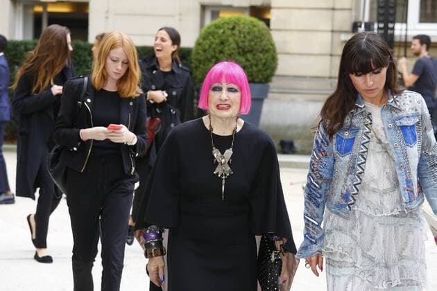 Zandra Rhodes (au centre) CELEBRITIES : Ankunft zur Modenschau Valentino - Fashion week - Paris - 02 10 2016 StephenCaillet Panoramic 