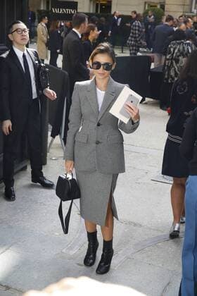 Miroslava Duma CELEBRITIES : Ankunft zur Modenschau Valentino - Fashion week - Paris - 02 10 2016 StephenCaillet Panoramic 