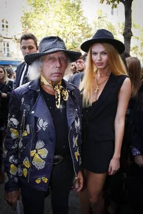 James Goldstein CELEBRITIES : Ankunft zur Modenschau John Galliano - Fashion Week - Paris - 02 10 2016 StephenCaillet Panoramic 