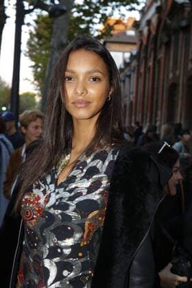 Lais Ribeiro CELEBRITIES : Ankunft zur Modenschau John Galliano - Fashion Week - Paris - 02 10 2016 StephenCaillet Panoramic 