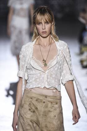212078 Marineau Starface 2016-10-02 Paris France Paris Fashion week. Pret-a-porter printemps-ete 2017. Defile John Galliano. John Galliano , spring -summer 2017Paris, France Paris Fashion week. Ready-to-wear spring-summer 2017 Defile John Galliano Editorial Use Only  Copyright: xMarineaux STAR_212078_002